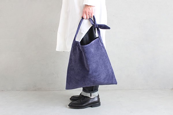 TOKYO LEATHER FACTORY （トウキョウレザーファクトリー）洗える革のタイショルダーバッグ　ネイビー / Washable Tie Shoulder Bag