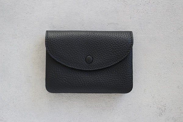 【再入荷】STUDIO LA CAUSE  (スタジオラコーズ)  内縫いフラップ財布  M（BLK/ブラック）