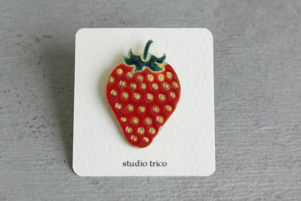 studio trico /ふるやともこ ピンブローチ イチゴ