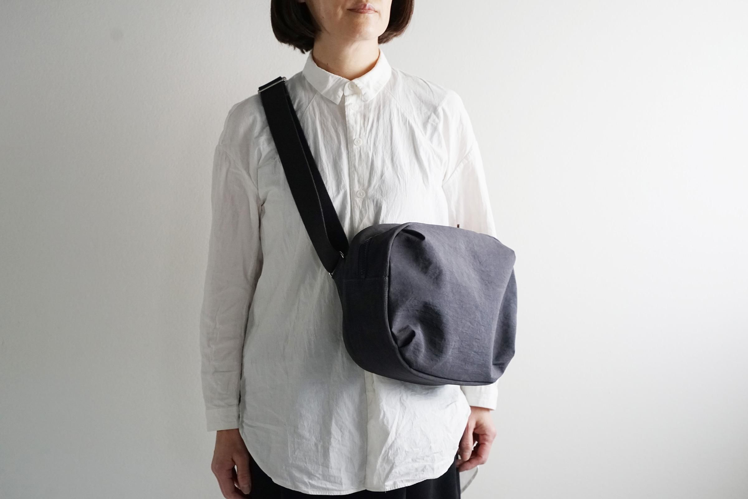 NIZYU KANO / にじゅうかのう FUKUI SIWAナイロンボディバッグ L NIZYU KANO / にじゅうかのう FUKUI SIWAナイロンボディバッグ L