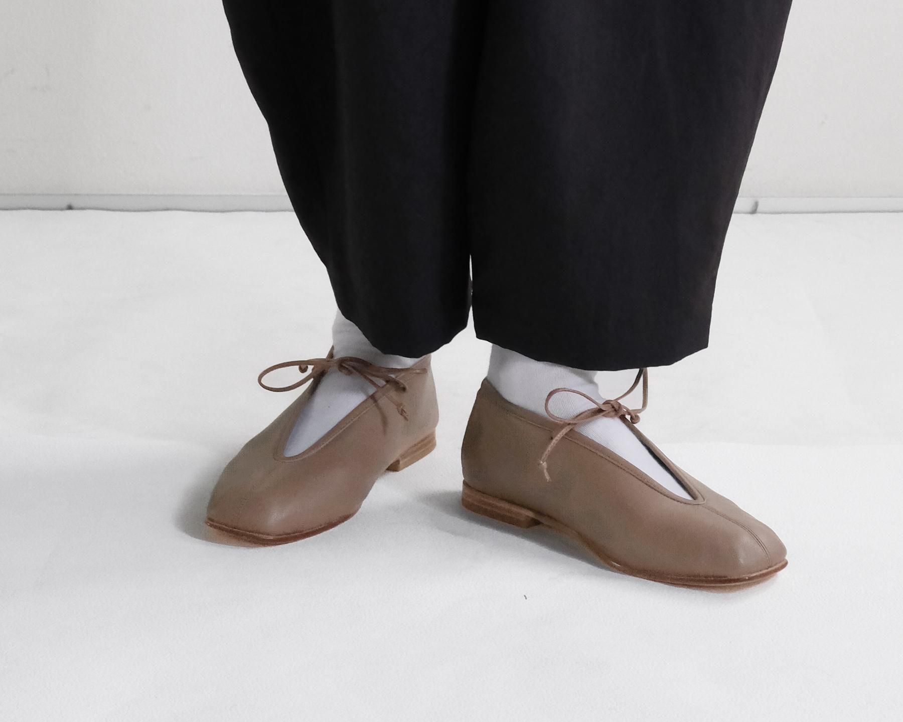 美品】SUI スイ レースアップ バレエシューズ 23.5㎝ シルバー