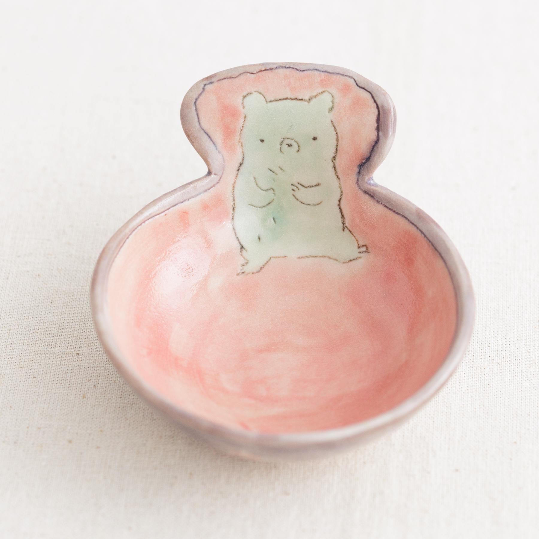 スドウピウ　絵付けの皿　一点物　くま スドウピウ 絵付けの皿 一点物 くま 作家／一点物 - 有田焼の