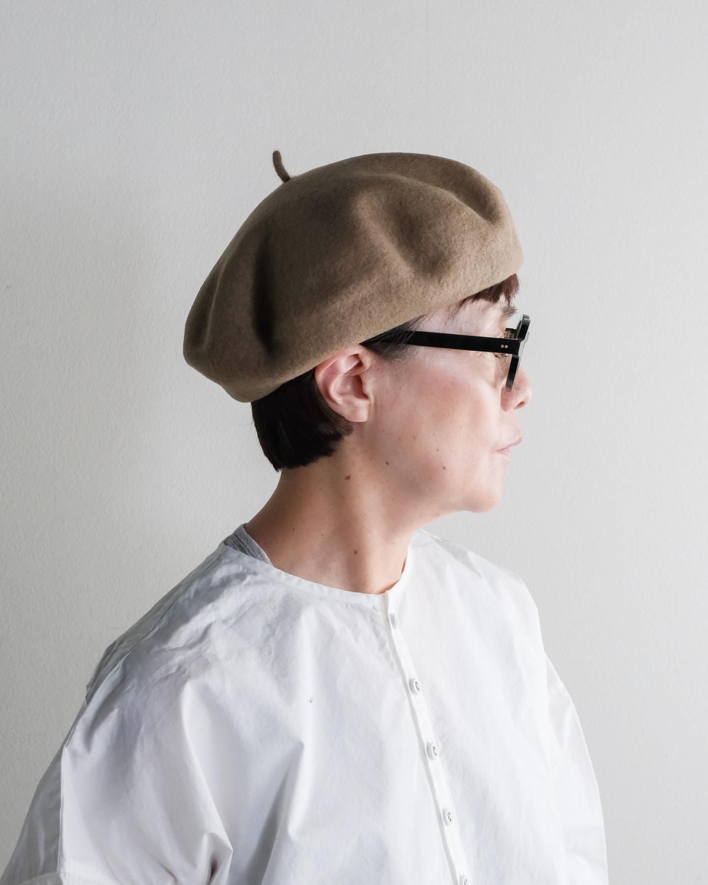 Beret is flamingo