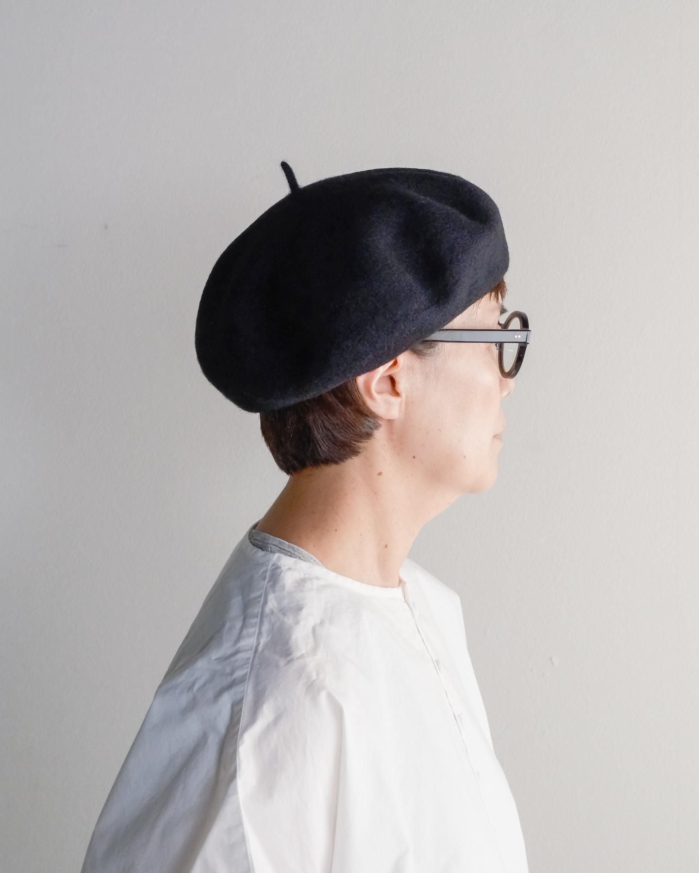Beret is flamingo