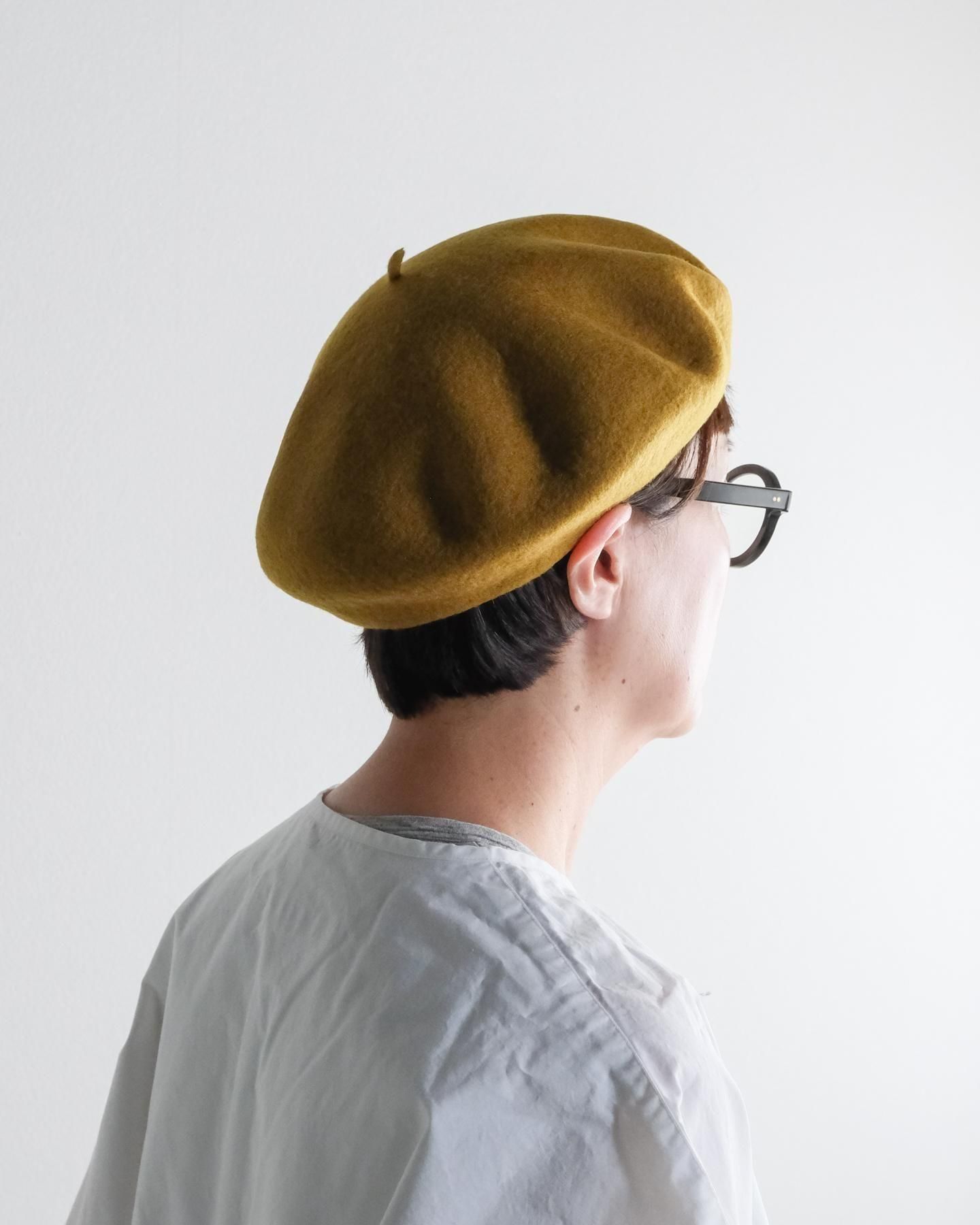Beret is flamingo