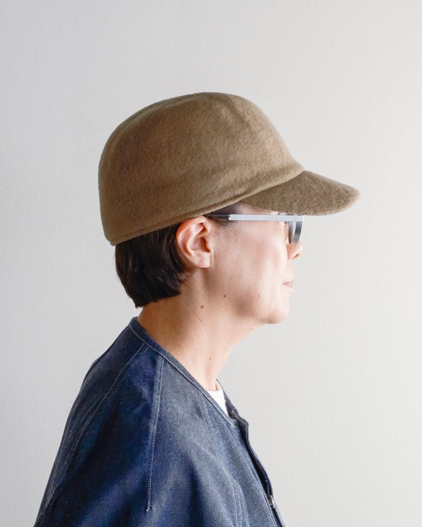 Beret is flamingo