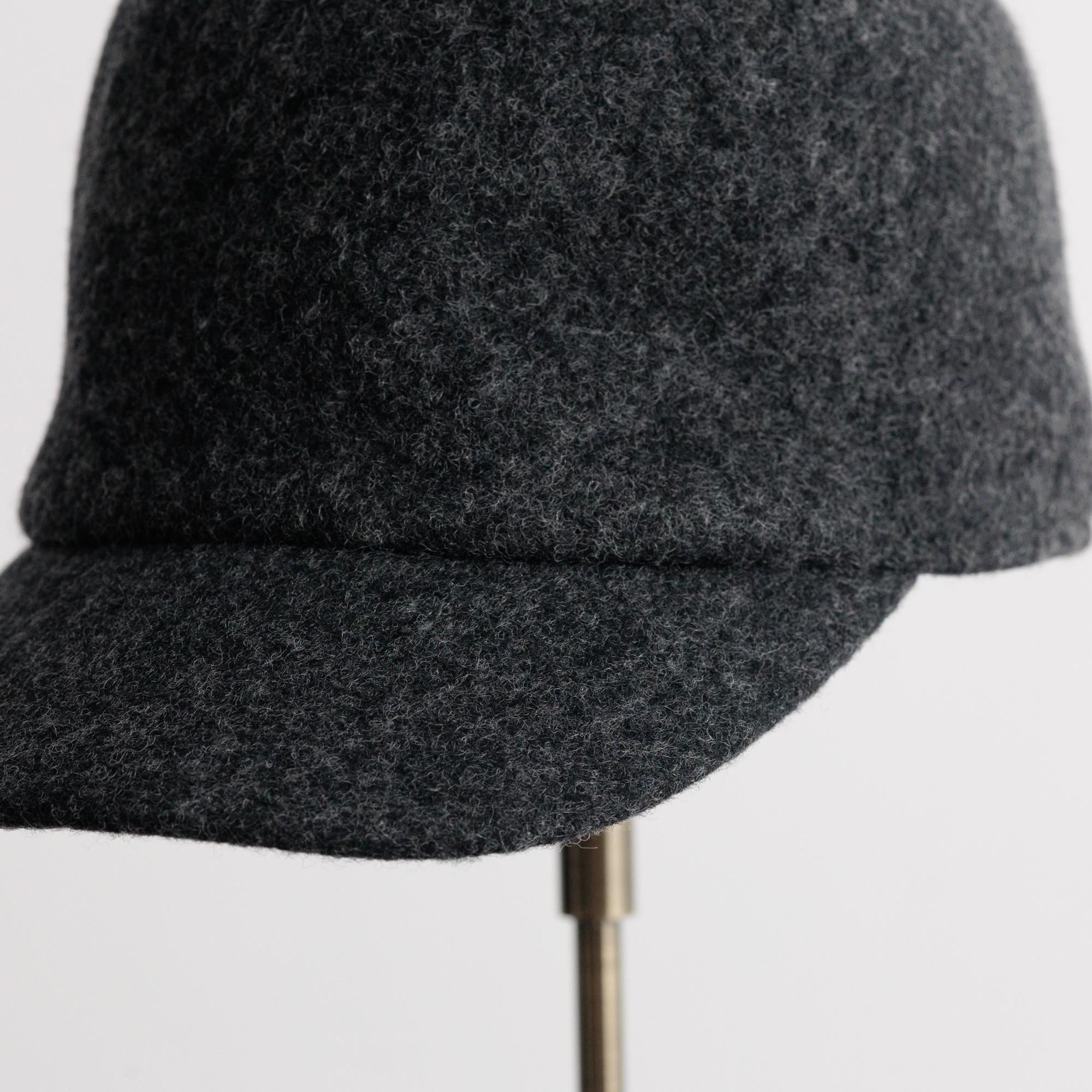 Beret is flamingo