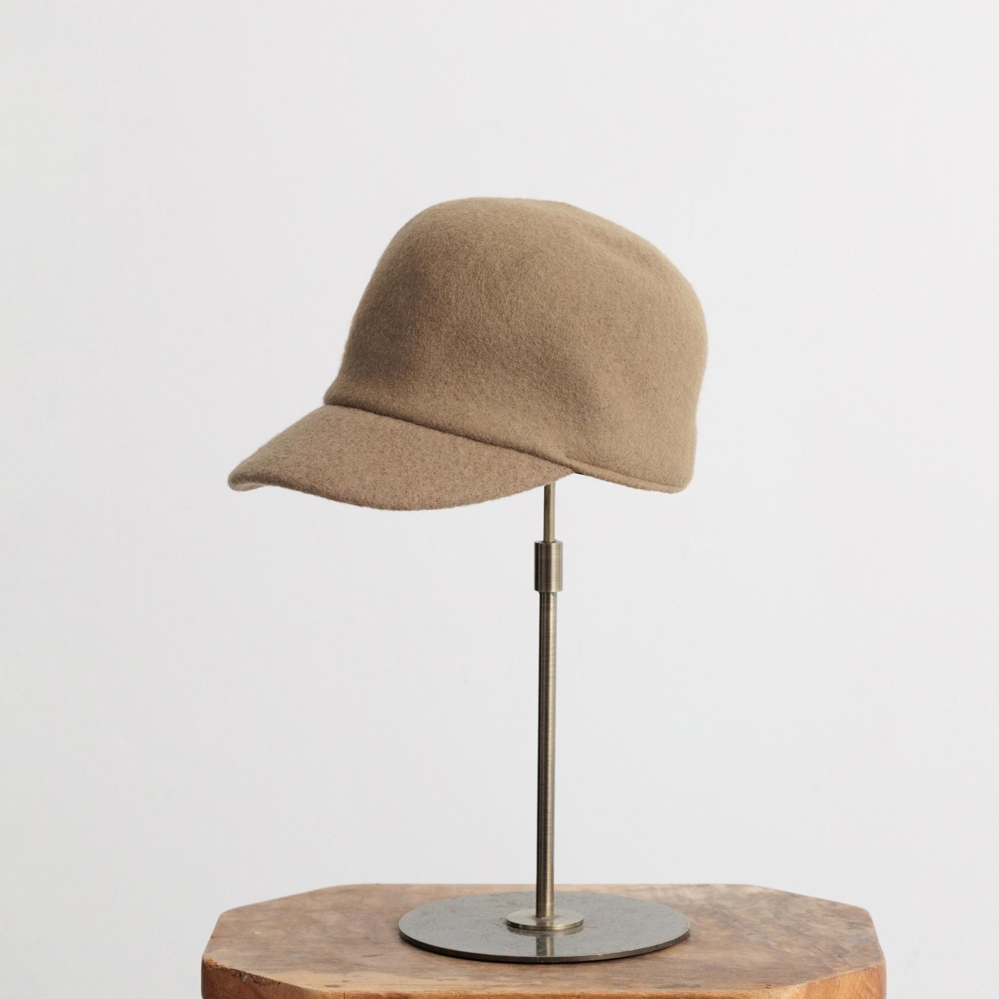 Beret is flamingo