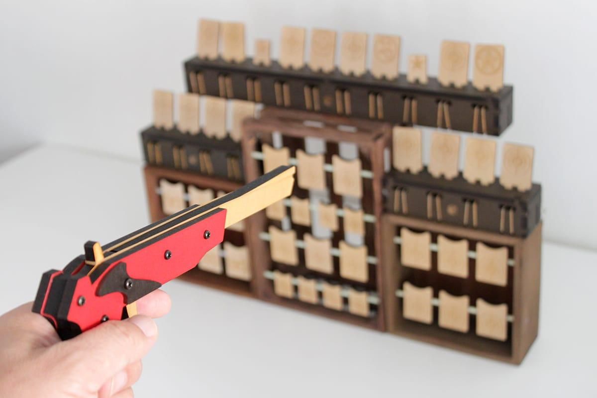 Gangu 4連発式ゴム鉄砲 レッド Katakana カタカナ 日本のカッコイイを集めたお土産屋さん Gangu 4連発式ゴム鉄砲 レッド Katakana カタカナ 日本のカッコイイを集めたお土産屋さん