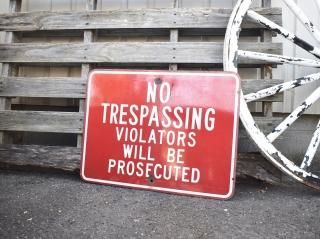 ӥơ NO TRESPASSING ۡ