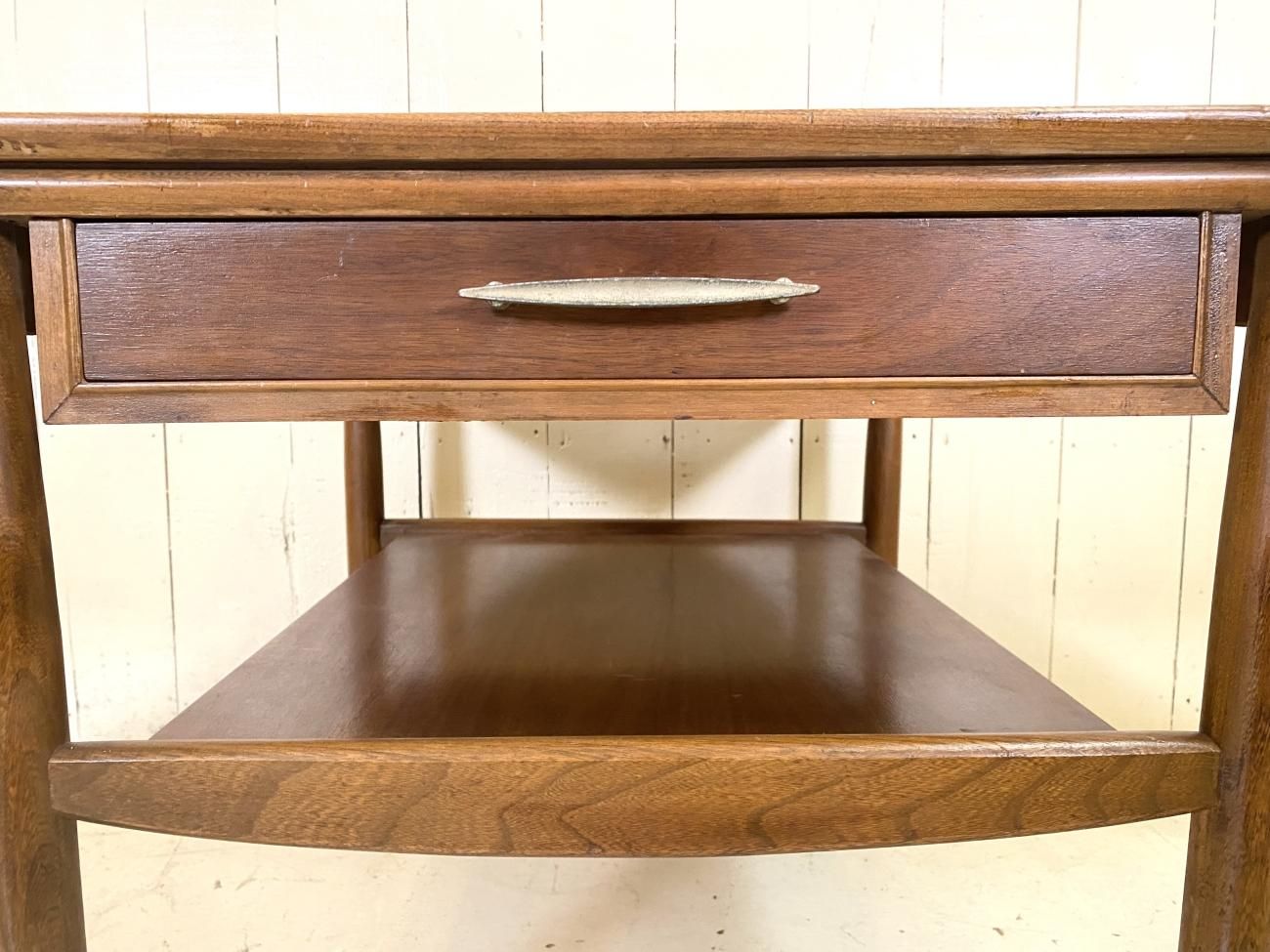 ヴィンテージ　サイドテーブル　詳細不明 英国から届いたビンテージのサイドテーブル、G-PLANのおしゃれな