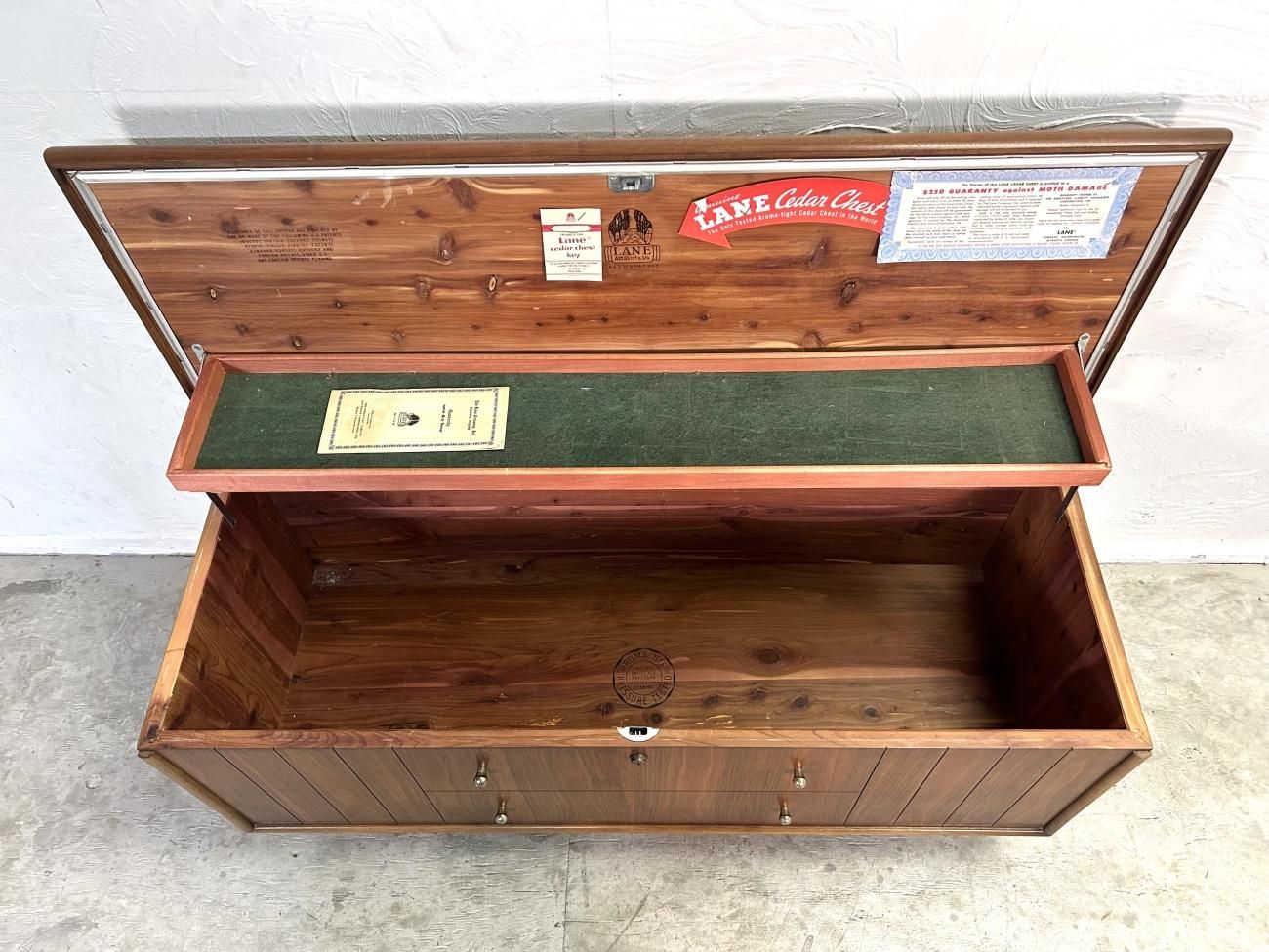 ビンテージ 60's LANE社製 シダーチェスト - 大阪和泉市のアンティーク ビンテージ 60's LANE社製 シダーチェスト - 大阪和泉市のアンティーク