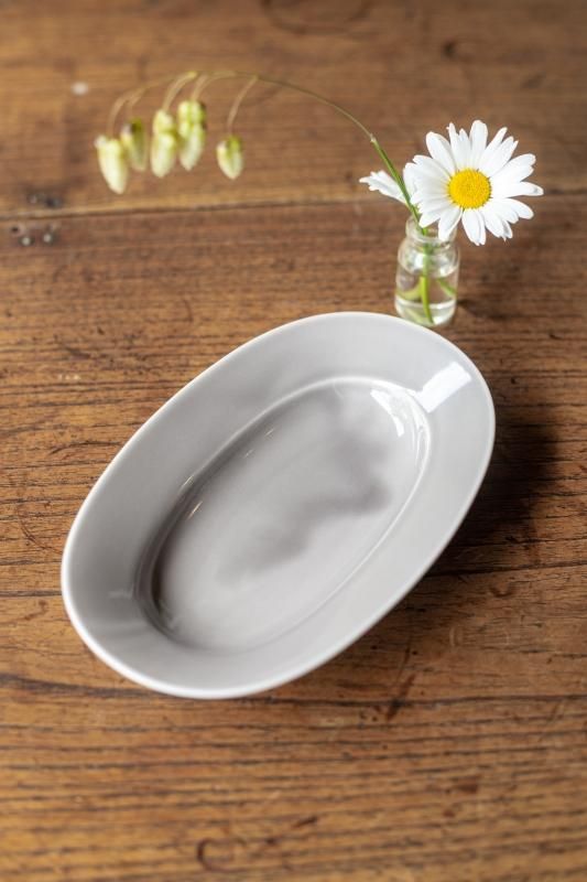 イイホシユミコ　オーバルプレート　ミストベージュ　S  porcelain Oval plate mist beige Sの商品画像