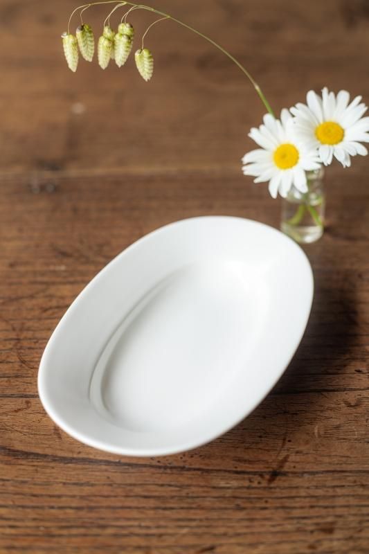 イイホシユミコ　オーバルプレート　リリーホワイト　S  porcelain Oval plate lily white Sの商品画像