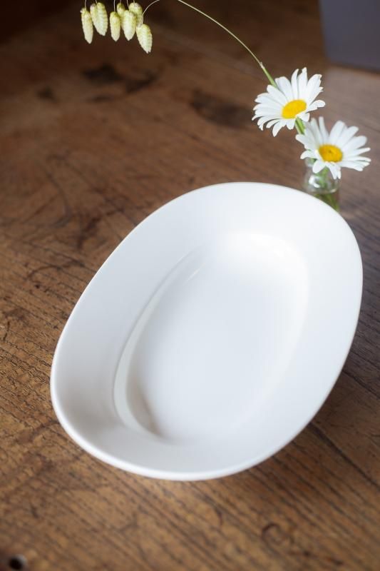 イイホシユミコ　オーバルプレート　リリーホワイト　M  porcelain Oval plate lily white Mの商品画像