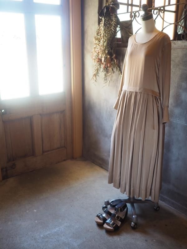 クラシカルワンピース長袖シルク100％キャメル - Sa-Rah Market