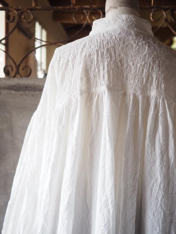 スタンドネックギャザーブラウス長袖刺繍コットンオフホワイト