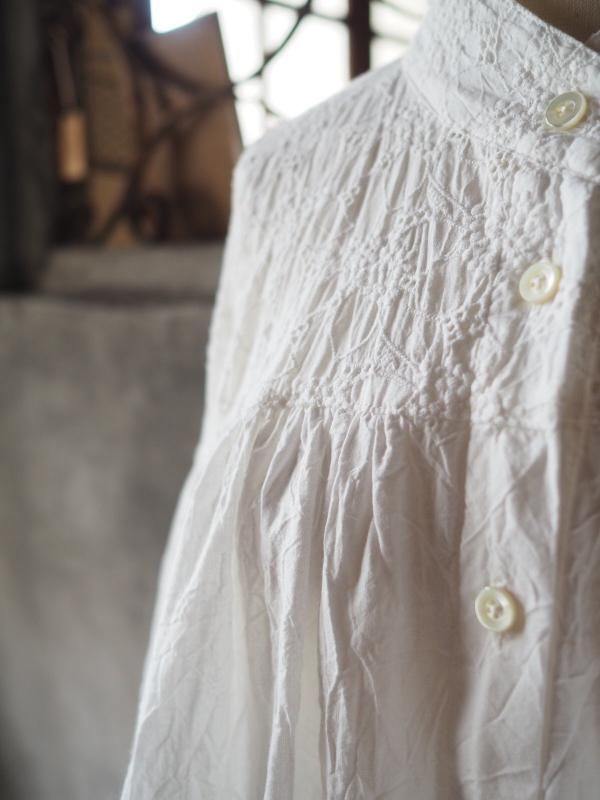 スタンドネックギャザーブラウス長袖刺繍コットンオフホワイト
