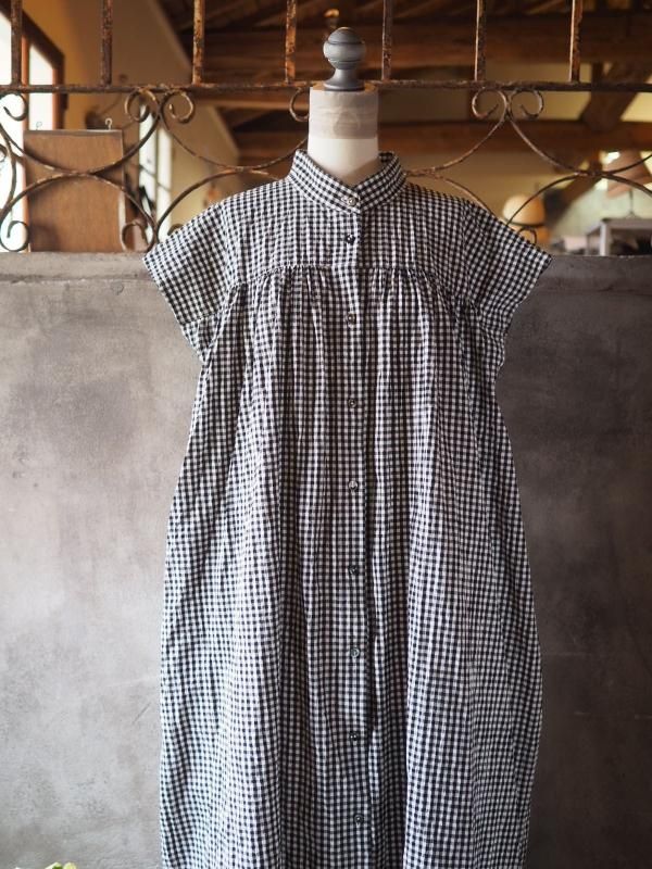 sa-rah スタンドネックギャザー　ワンピース スタンドネックギャザーワンピース フレンチスリーブ肩刺繍