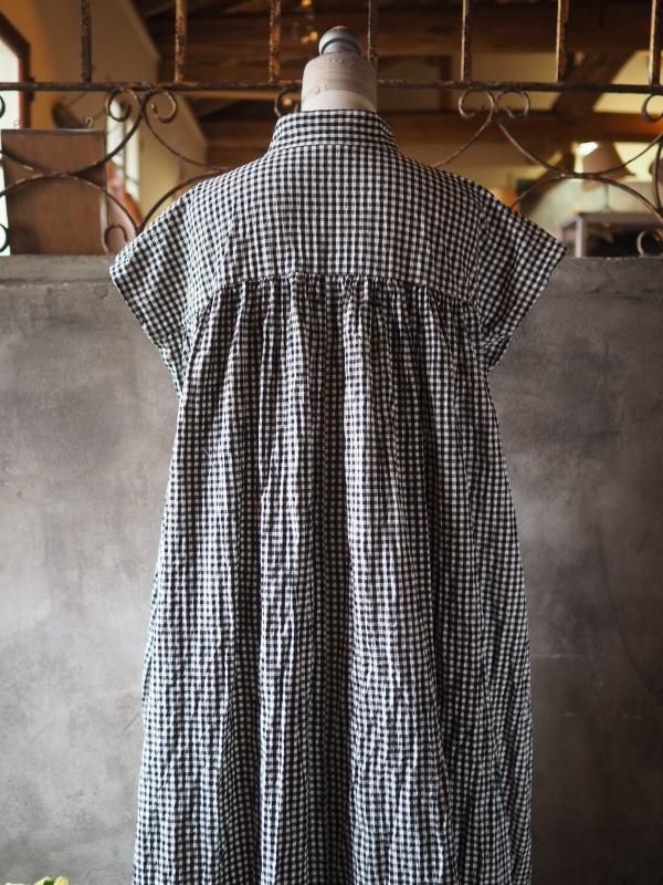 スタンドネックギャザーワンピース フレンチスリーブギンガムブラック