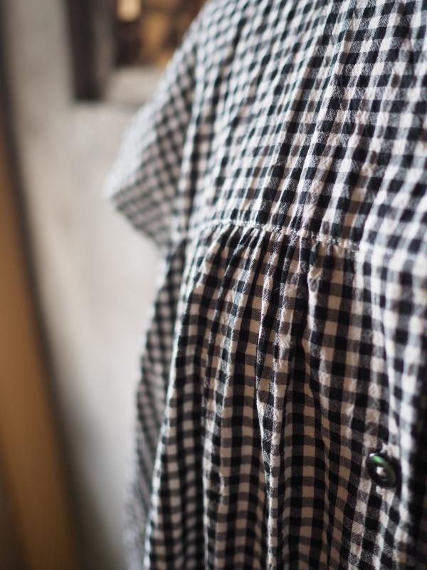 スタンドネックギャザーワンピース フレンチスリーブギンガムブラック