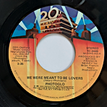 <img class='new_mark_img1' src='https://img.shop-pro.jp/img/new/icons1.gif' style='border:none;display:inline;margin:0px;padding:0px;width:auto;' />PHOTOGLO - WERE MEANT TO BE LOVERS[20th Century/us]'80/2trks.7Inch  (vg++)