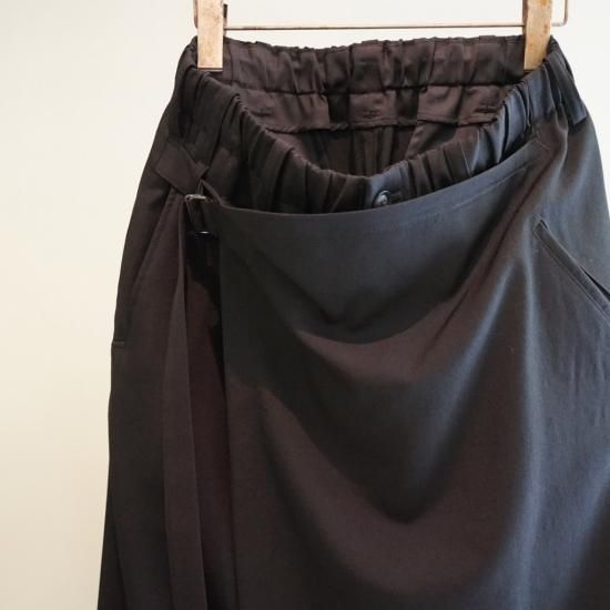 YOHJI YAMAMOTO シワギャバ ラップパンツ細(HC-P25-100) YOHJI YAMAMOTO シワギャバ ラップパンツ細(HC-P25-100)