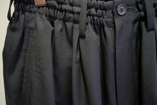 YOHJI YAMAMOTO HOMME シワギャバ ゴム紐パンツ(HD-P53-100) YOHJI YAMAMOTO HOMME シワギャバ ゴム紐パンツ(HD-P53-100)