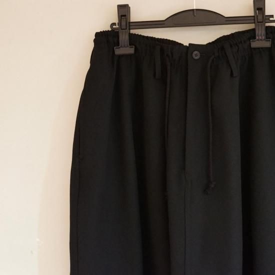 Yohji Yamamoto POUR HOMME サルエルパンツ ギャバ STAFF STYLING｜THE SHOP YOHJI YAMAMOTO