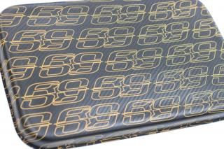 <img class='new_mark_img1' src='https://img.shop-pro.jp/img/new/icons14.gif' style='border:none;display:inline;margin:0px;padding:0px;width:auto;' />ロデオクラフト RC防水クッション #カーボンブラック/RC×Rイエローロゴ