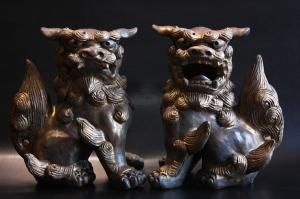シーサーの置物 威嚇シーサー 小サイズ 燻し金色 工芸品 通販 シーサーの置物 威嚇シーサー 小サイズ 燻し金色 工芸品 通販