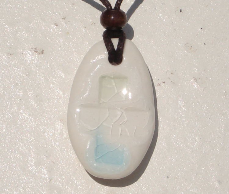 陶器と琉球ガラスのネックレス[ミドルサイズ]ヤチムン 白色NO-30