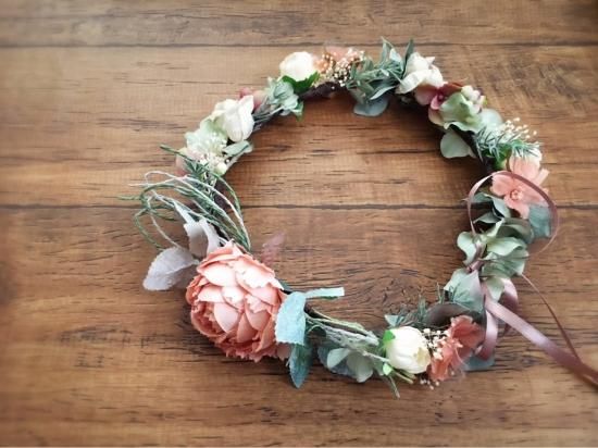 サーモンピンクのピオニーの花冠 アヴェック ラ フルール サーモンピンクのピオニーの花冠 アヴェック ラ フルール