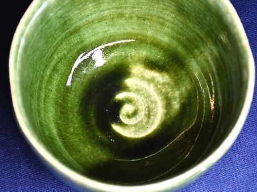 織部茶碗① - 大きな手「手作りのぬくもりあふれる逸品」