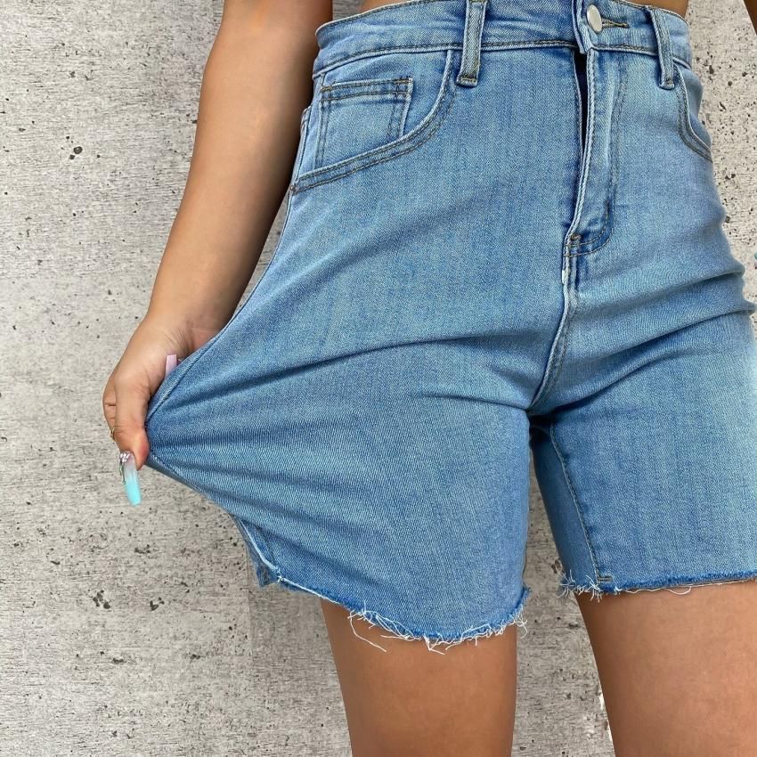 バックカットアウトバミューダデニムパンツ｜海外セレブ