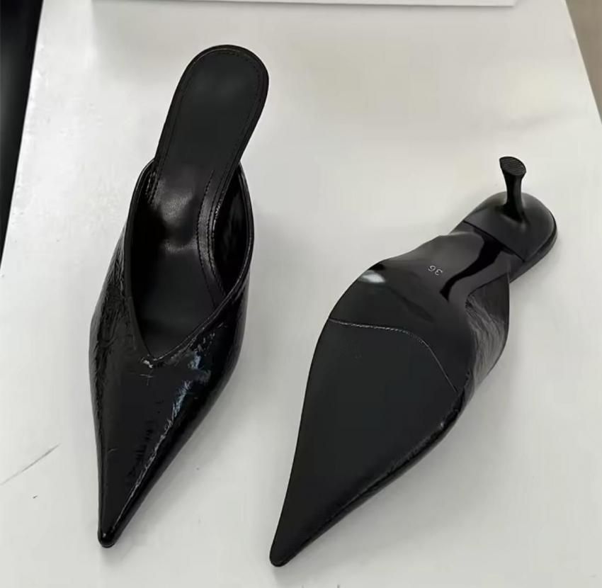 Dior ♡美品♡ブラック ミュール ポインテッドトゥ Dior Black Logo Studded Bow Kitten Heels – Treasures of NYC