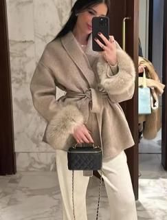 <img class='new_mark_img1' src='https://img.shop-pro.jp/img/new/icons14.gif' style='border:none;display:inline;margin:0px;padding:0px;width:auto;' />【予約商品】ファー付きリボンベルトコート