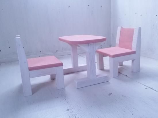 座面が豆の形のスツール