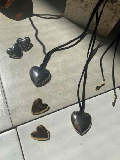 <img class='new_mark_img1' src='https://img.shop-pro.jp/img/new/icons15.gif' style='border:none;display:inline;margin:0px;padding:0px;width:auto;' />big heart velor ribbon necklace