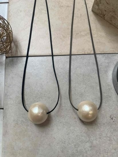 <img class='new_mark_img1' src='https://img.shop-pro.jp/img/new/icons15.gif' style='border:none;display:inline;margin:0px;padding:0px;width:auto;' />big cotton  pearl sude necklace