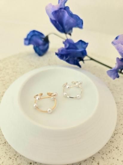 <img class='new_mark_img1' src='https://img.shop-pro.jp/img/new/icons13.gif' style='border:none;display:inline;margin:0px;padding:0px;width:auto;' />Double Pearl Ear Cuff