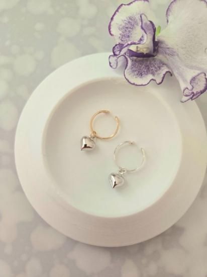 <img class='new_mark_img1' src='https://img.shop-pro.jp/img/new/icons13.gif' style='border:none;display:inline;margin:0px;padding:0px;width:auto;' />Heart Charm Ear Cuff