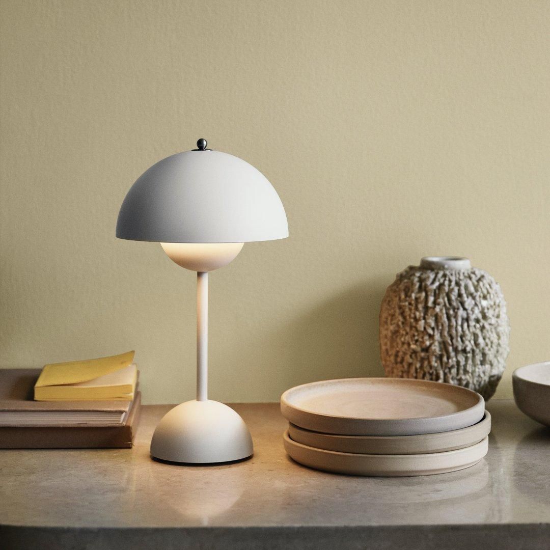 FLOWERPOT POTABLE TABLE LAMP / Verner Panton - HOEK