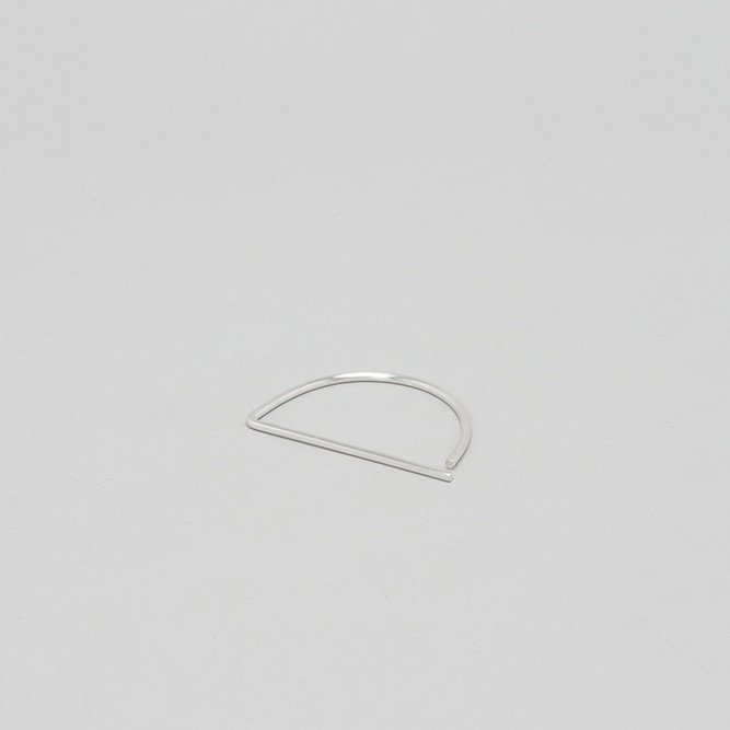 _Fot<br />round wire bangle S_form _ silver