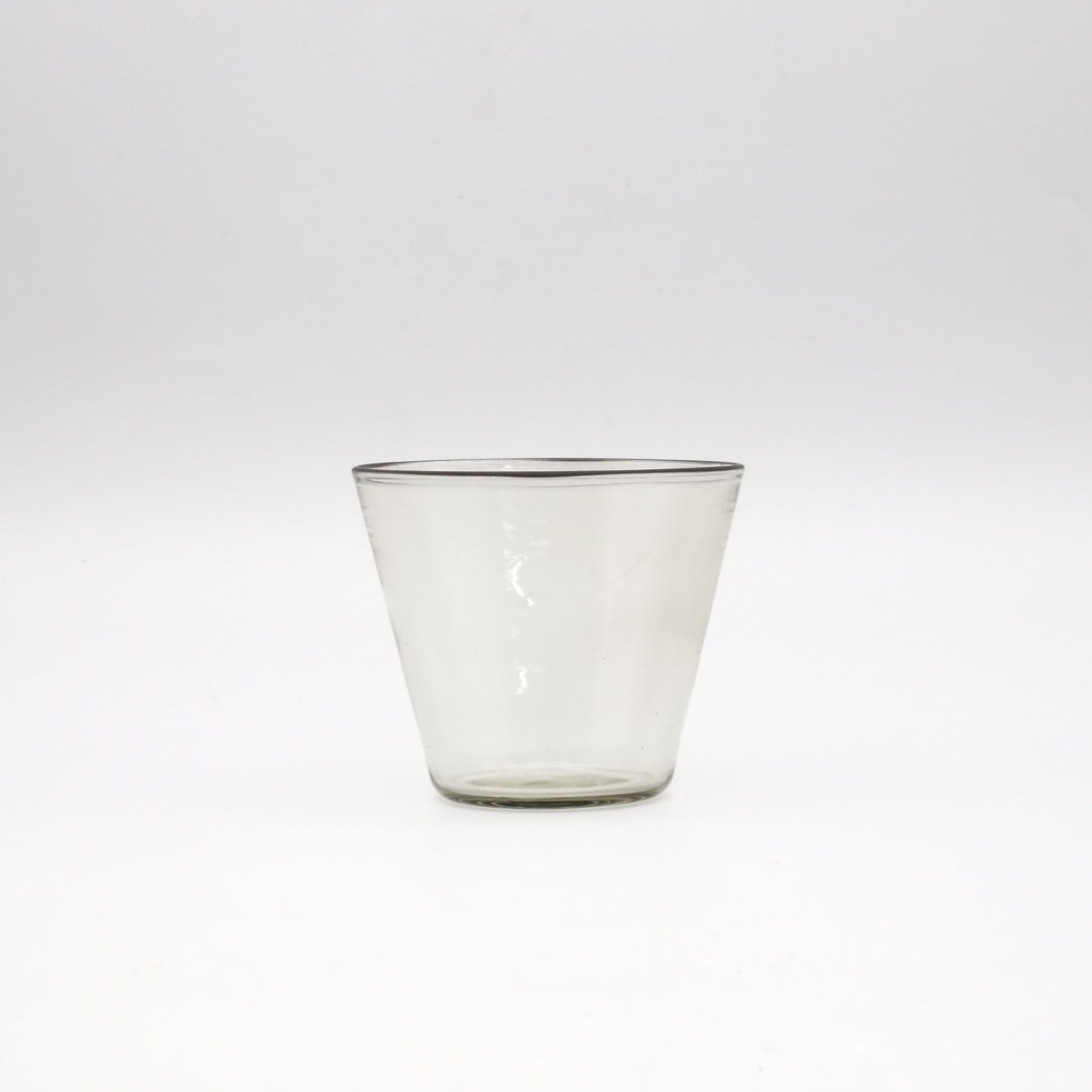 WASHIZUKA GLASS STUDIO<br />cup short (smoke)