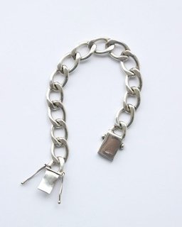 <img class='new_mark_img1' src='https://img.shop-pro.jp/img/new/icons8.gif' style='border:none;display:inline;margin:0px;padding:0px;width:auto;' />VINTAGEVintage UK Silver Heavy Chain Bracelet 