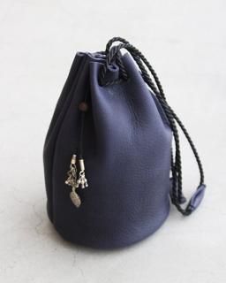 <img class='new_mark_img1' src='https://img.shop-pro.jp/img/new/icons8.gif' style='border:none;display:inline;margin:0px;padding:0px;width:auto;' />TWENTY SEVEN NINE 27/9Yak Leather Drawstring Bag 