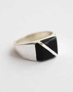 <img class='new_mark_img1' src='https://img.shop-pro.jp/img/new/icons8.gif' style='border:none;display:inline;margin:0px;padding:0px;width:auto;' />VINTAGEVIntage Onyx Ring 