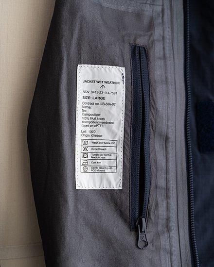 極美品 M イギリス軍 gore-tex royal navy siamidis - メルカリ