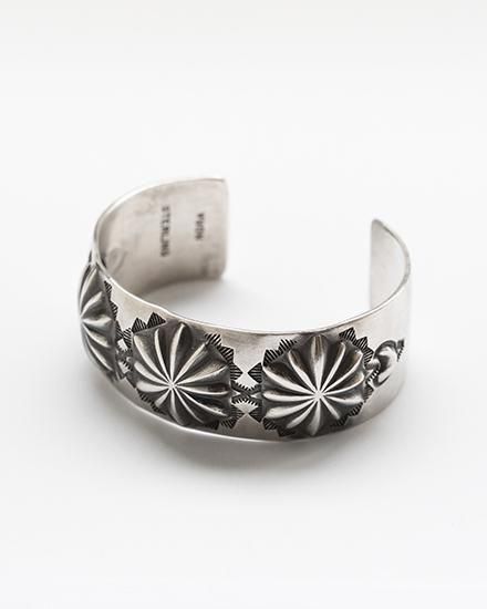 INDIAN JEWELRY ナバホ族|Nora Tahe|スタンプワーク|バングル